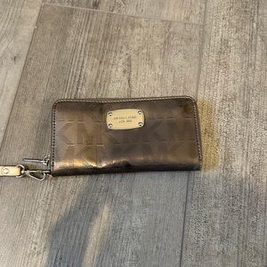 michael kors wristlet